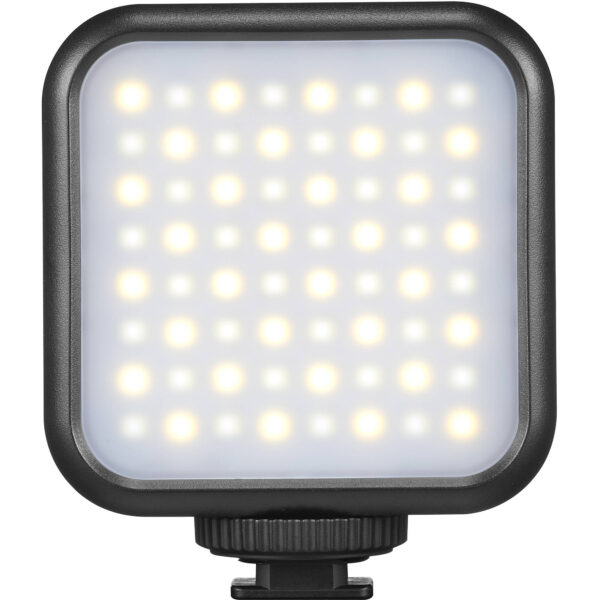 Godox LED 6Bi je veoma mali i lagan LED reflektor, tako da ga necete ni osetiti na kameri.