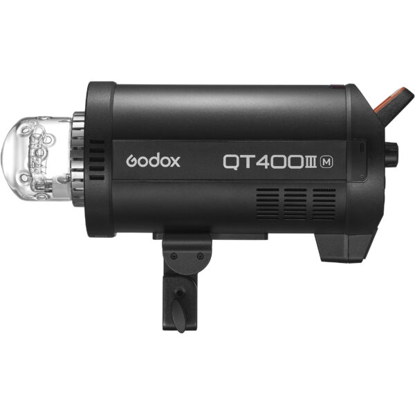 Godox QT400 III je najbolja serija blic glava na struju od Godoxa. Pored izuzetne snage ova blic glava poseduje i izuzetno jaku modeling lampu i integrisan bezicni risiver