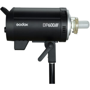 Godox DP600III je profesionalna blic glava koju karakterise brzo punjenje, kratko trajanje bljeska, integrisan bezicni risiver i bowens kacenje