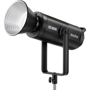 Godox SZ150R Zoom RGB Bi-Color LED Video Light je reflektor monolitnog oblika (kao blic glava) sa opcijama podešavanja širine svetlosnog snopa od 20 do 65 stepeni