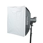 Godox softbox dimenzija 60x60cm sa bowens kacenjem. Godox proizvodjac, veoma kvalitetno izradjen. Unutrasnja obloga softboxa je silver. Dolazi sa duplim belim difuznim platnom