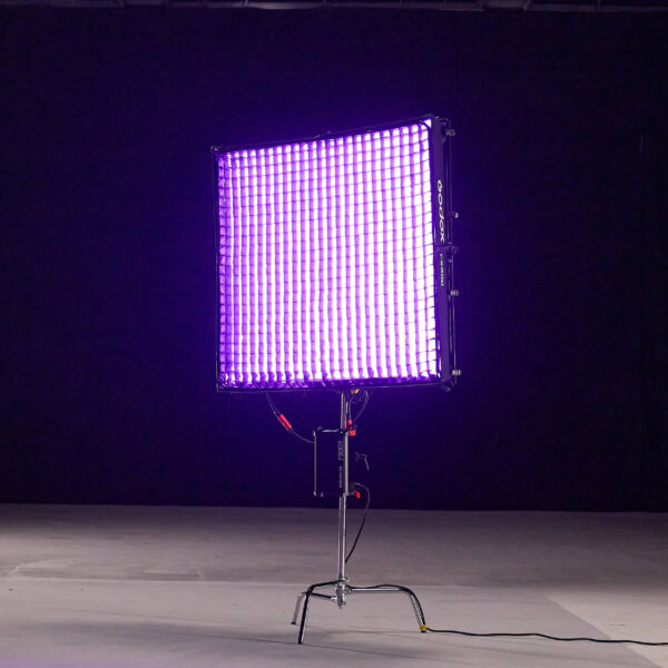 Godox Knowled F800R je namenjeno TV i filmskim produkcijama i pruza izvanredne performanse zahvaljujuci visokim TLCI I CRI indeksima