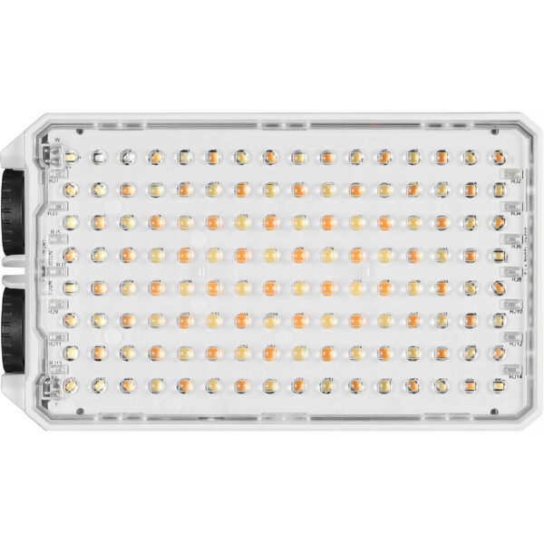 Godox C30Bi je izuzetno kvalitetno džepno bi-color LED svetlo koje se napaja pomoću integrisane litijum jonske baterije koja pruža do 45 minuta rada na maksimalnoj snazi