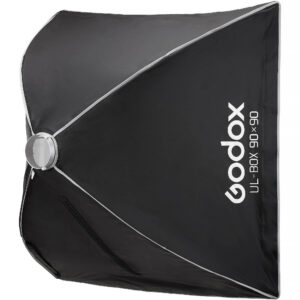 Godox UL-BOX-90 je izuzetno kvalitetan softbox dimenzija 90x90cm sa duplim difuznim platnom, gridom i futrolom, bowens kacenje.