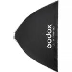 Godox UL-BOX-90 je izuzetno kvalitetan softbox dimenzija 90x90cm sa duplim difuznim platnom, gridom i futrolom, bowens kacenje.