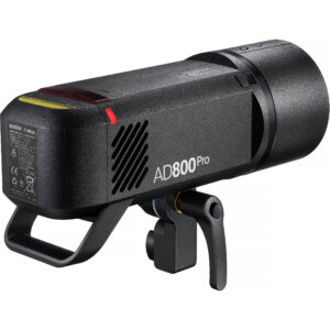 Godox AD800Pro je savršena sinergija sirove snage i beskompromisne brzine. Godox AD800 Pro je vrhunska, prenosiva baterijska blic glava dizajnirana za teren