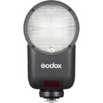 Godox V1 mid C predstavlja osveženje i optimizaciju u Godoxovoj popularnoj V1 seriji okruglih bliceva. Pozicioniran je tačno između bazičnih kockastih bliceva i teže „ Pro“ serije, a primarna svrha mu je doneti vrhunski kvalitet svetla u znatno lakšem i kompaktnijem kućištu