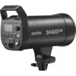 Godox SK400III-V je snažan i pouzdan studijski blic snage 400 Ws, namenjen portretnoj, modnoj, produkt i komercijalnoj fotografiji