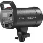 Godox SK300III-V je snažan i pouzdan studijski blic snage 300 Ws, namenjen portretnoj, modnoj, produkt i komercijalnoj fotografiji
