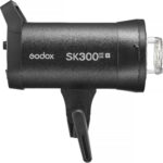 Godox SK300III-V je snažan i pouzdan studijski blic snage 300 Ws, namenjen portretnoj, modnoj, produkt i komercijalnoj fotografiji